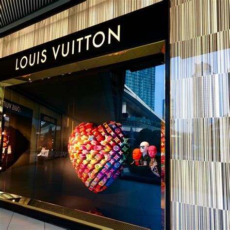 louis vuitton hours today|louis vuitton locator.